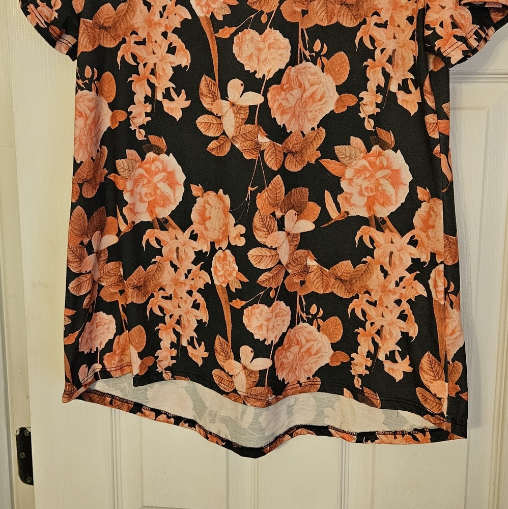 LulaRoe Women's Pink Flowere And Leaves Black Background Shirt Top. Size Medium.